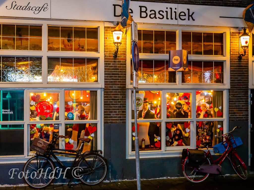 's-Hertogenbosch, Den Bosch, Cafe, mannequin, paspop, etalagepop, Carnaval, Corona, Covid